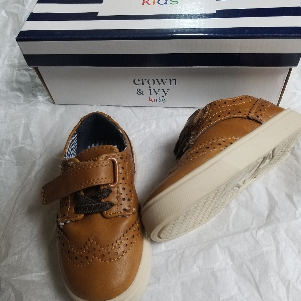 Crown and Ivy Toddler boys shoe Size 5